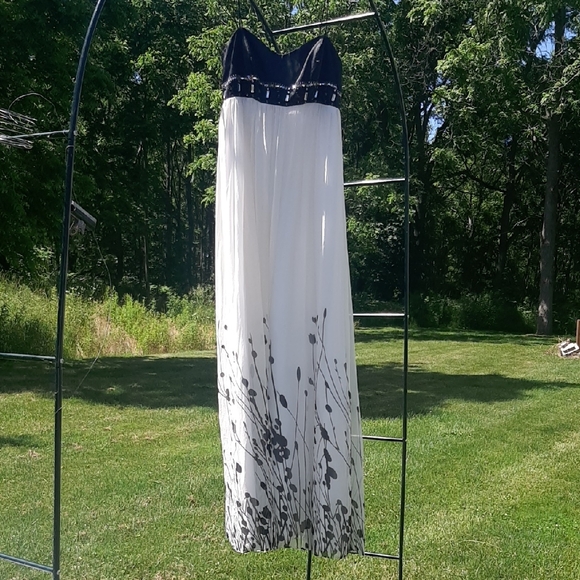 SILK🖤JS Boutique Black/White Maxi Dress with Rhinestone/Sequin Embellishments💝 - Picture 3 of 10